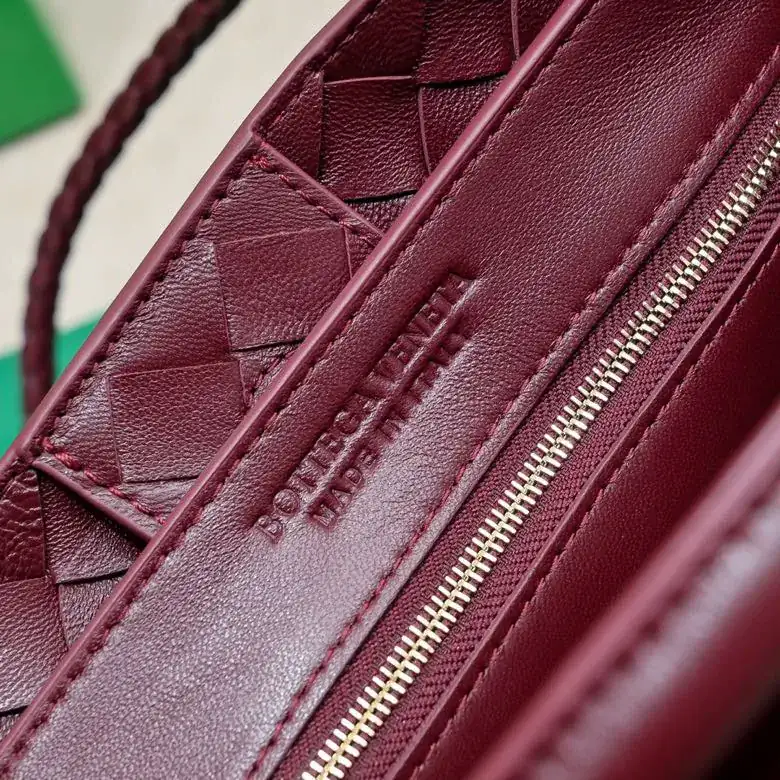 Bottega Veneta 2023 New Andiamo Bucket Bag