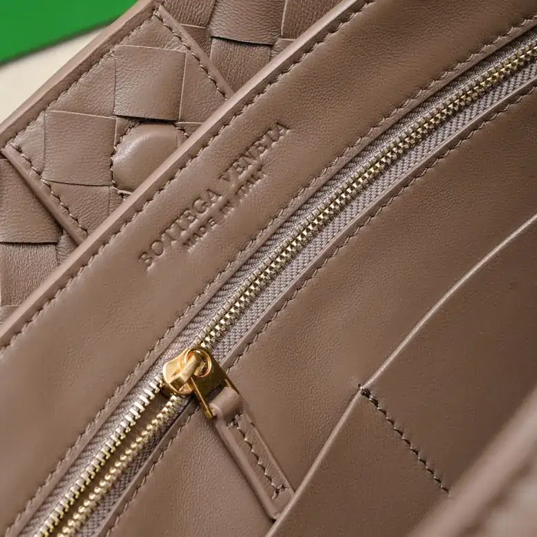 Bottega Veneta 2023 New Andiamo Bucket Bag