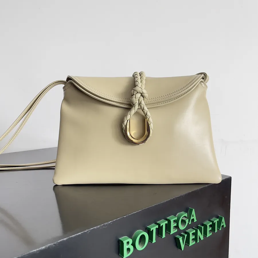 Bottega Veneta Ladies Logo Crossbody Bag Smooth Leather, Retro Elegance