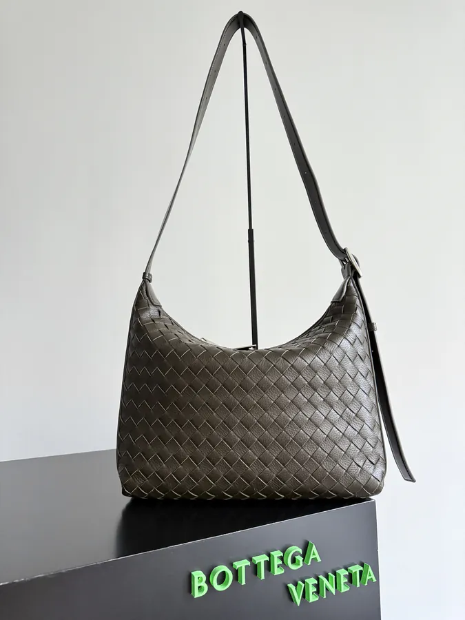 BOTTEGA VENETA Traveler Bucket Bag in Grained Calfskin