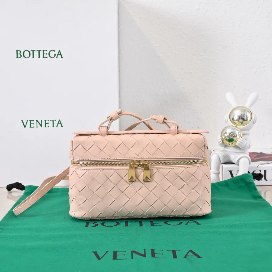Bottega Veneta 24 Summer Bucket Bag with Zipper