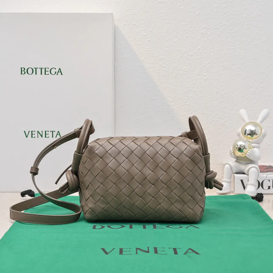 BOTTEGA VENETA New Loop Minimalist Design, Versatile Carry