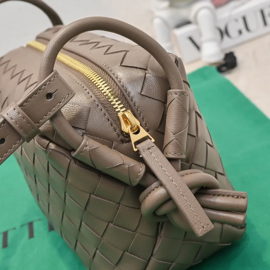 BOTTEGA VENETA New Loop Minimalist Design, Versatile Carry