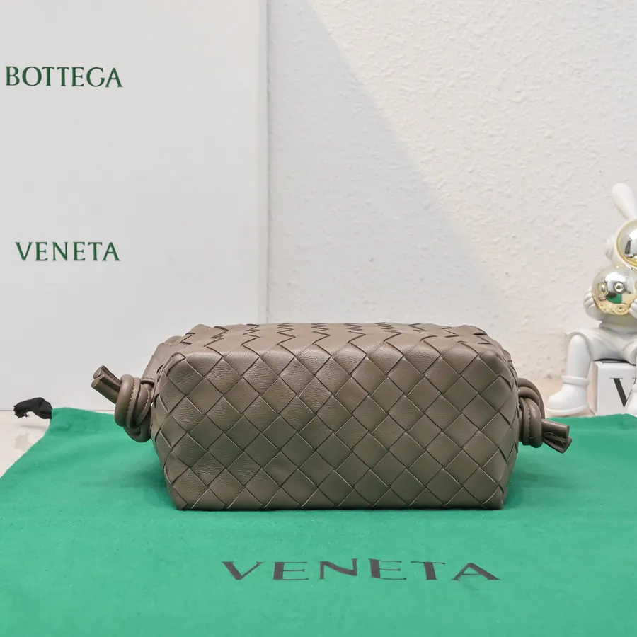 BOTTEGA VENETA New Loop Minimalist Design, Versatile Carry