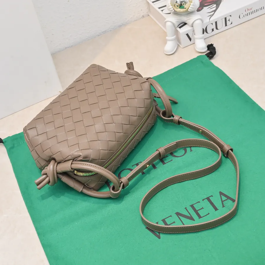 BOTTEGA VENETA New Loop Minimalist Design, Versatile Carry