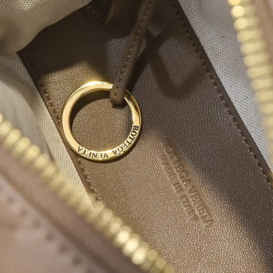 BOTTEGA VENETA New Loop Minimalist Design, Versatile Carry