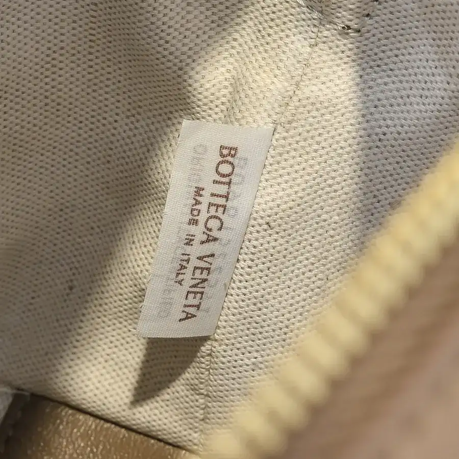 BOTTEGA VENETA New Loop Minimalist Design, Versatile Carry