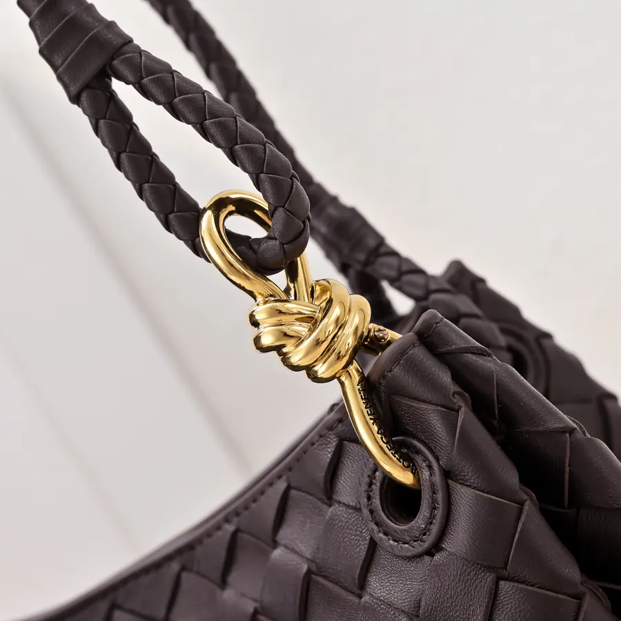 BOTTEGA VENETA 2025 Autumn New Medium Parachuta