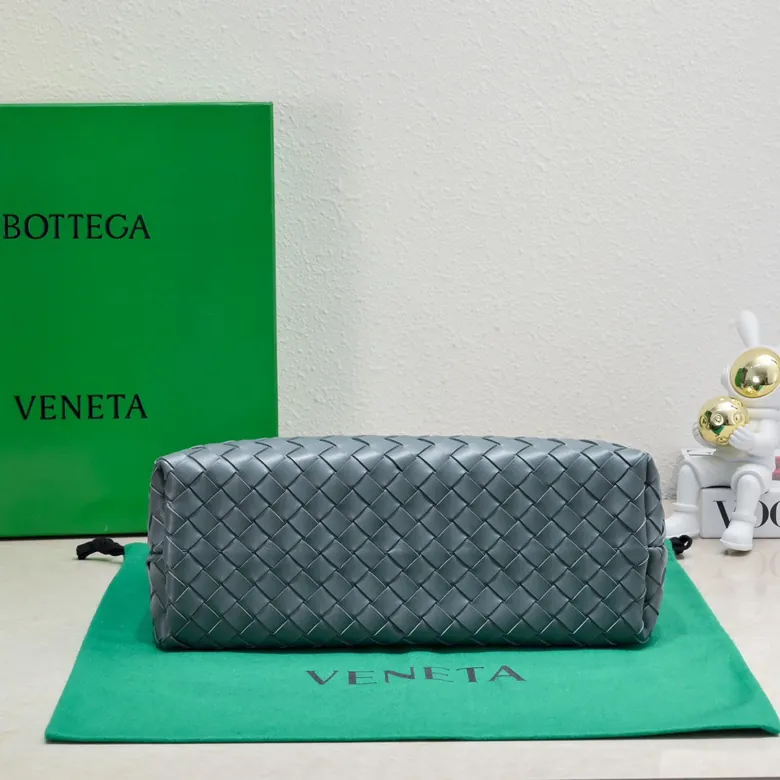 Bottega Veneta 2023 New Andiamo Bucket Bag