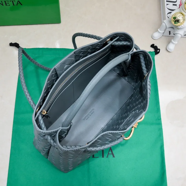 Bottega Veneta 2023 New Andiamo Bucket Bag