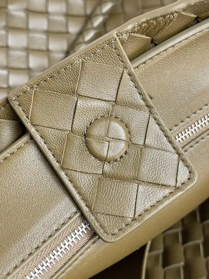 Bottega Veneta Summer Collection Andiamo Handbag