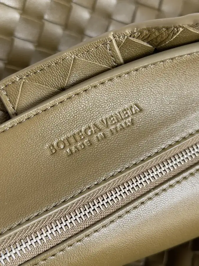 Bottega Veneta Summer Collection Andiamo Handbag
