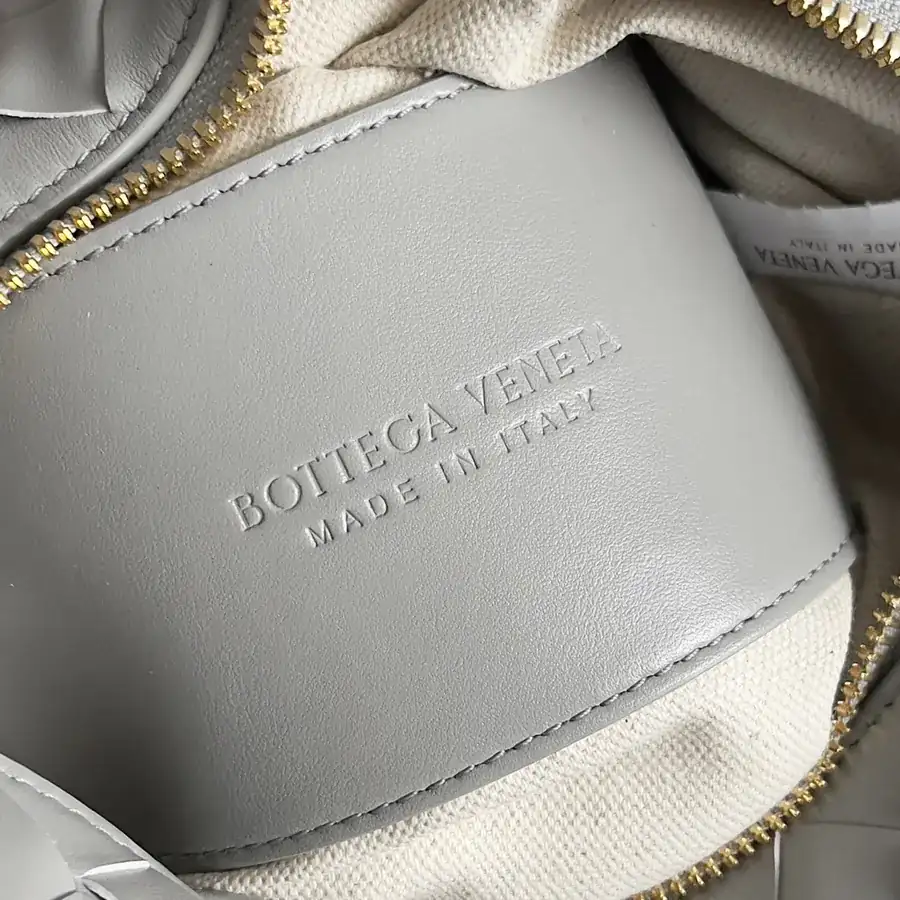 BOTTEGA VENETA 2024 New Loop Minimalist Design, Versatile Carry