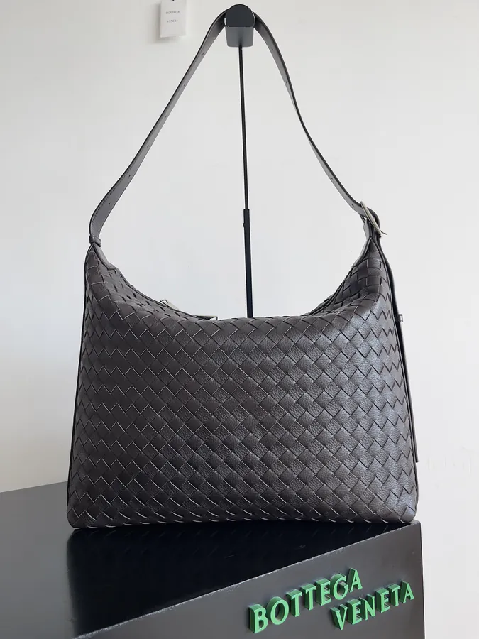 BOTTEGA VENETA Traveler Bucket Bag in Grained Calfskin