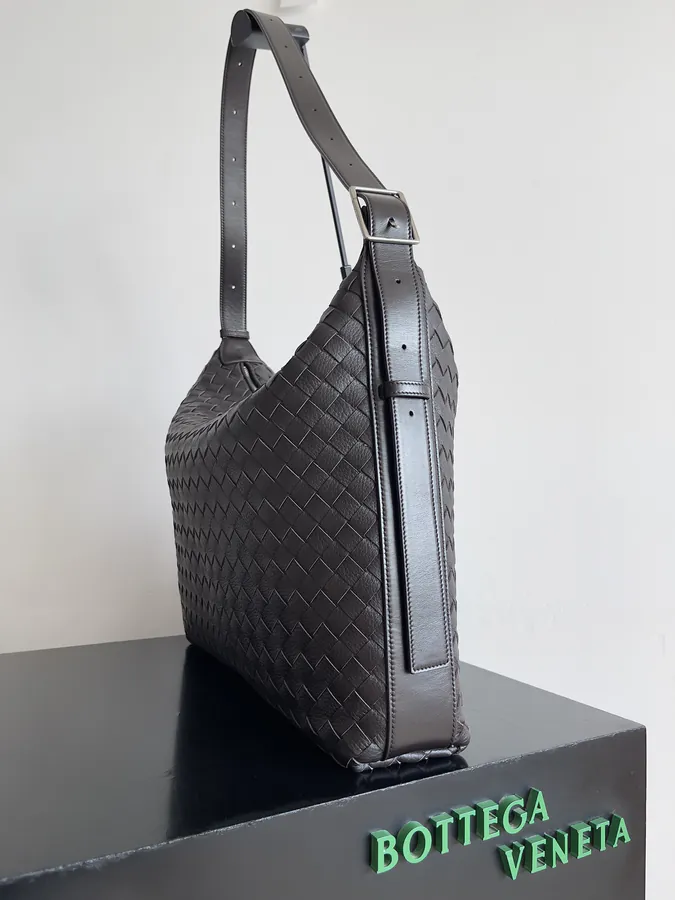 BOTTEGA VENETA Traveler Bucket Bag in Grained Calfskin