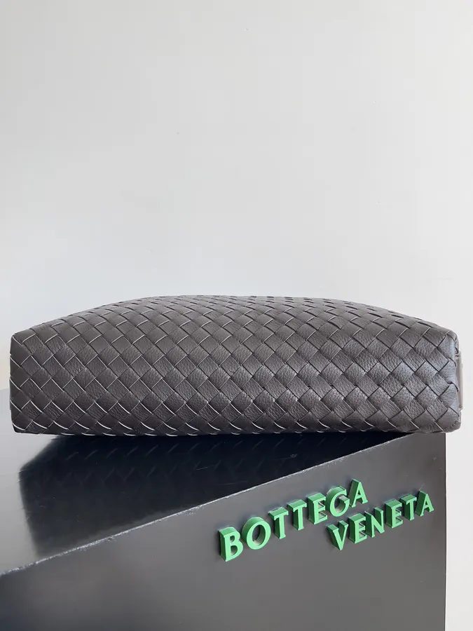 BOTTEGA VENETA Traveler Bucket Bag in Grained Calfskin