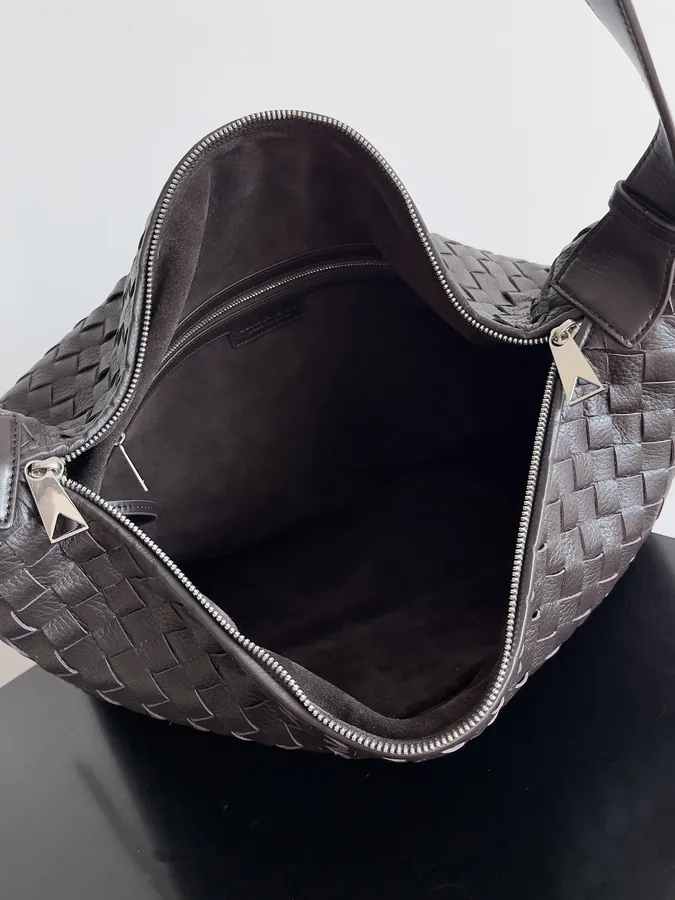 BOTTEGA VENETA Traveler Bucket Bag in Grained Calfskin