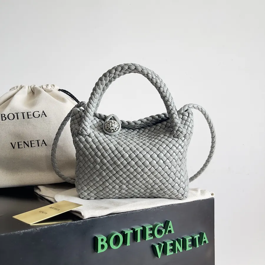 BV Classic Intrecciato Tote Timeless Design