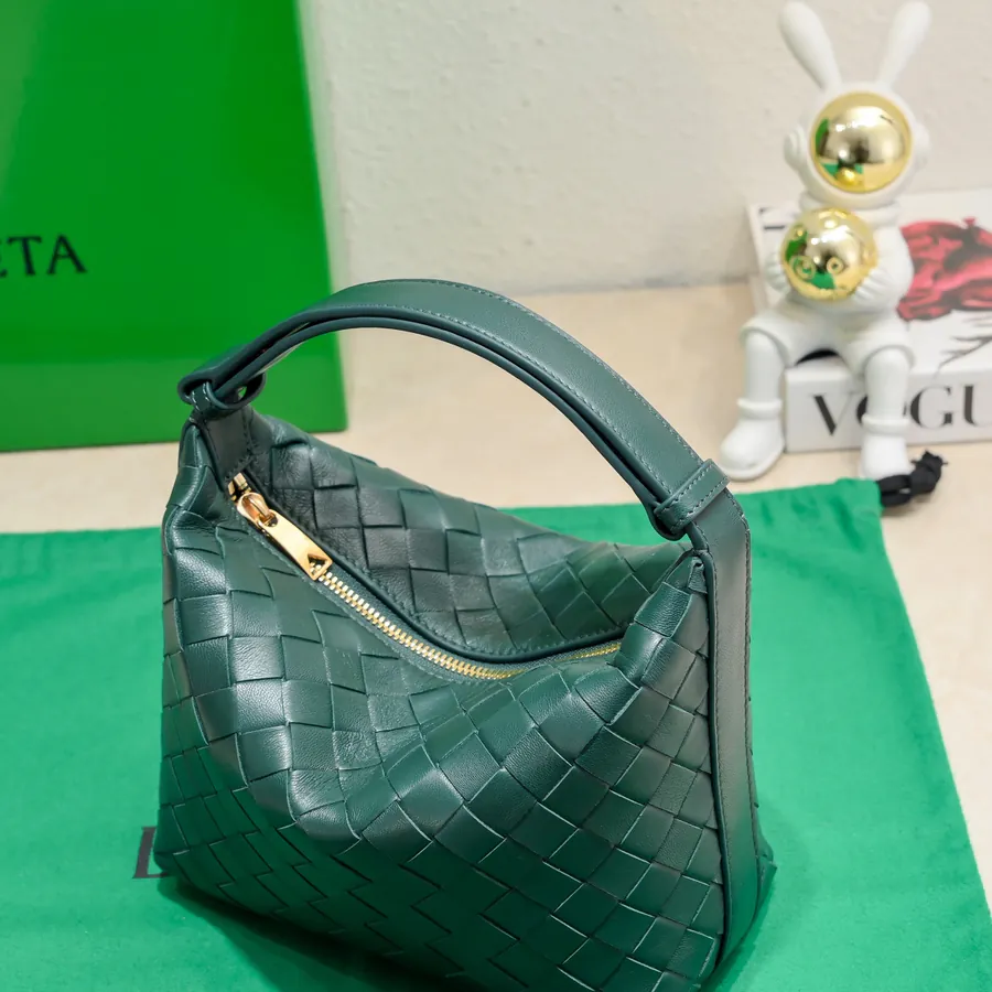 BvWallace Shoulder Lunch Tote Intrecciato Crafted, Happa Lambskin