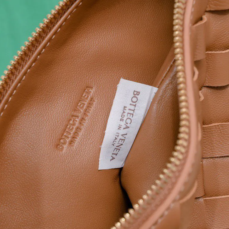 BvWallace Shoulder Lunch Tote Intrecciato Crafted with Happa Lamb Leather