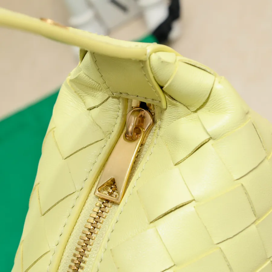 BvWallace Shoulder Lunch Tote Intrecciato Crafted with Happa Lamb Leather