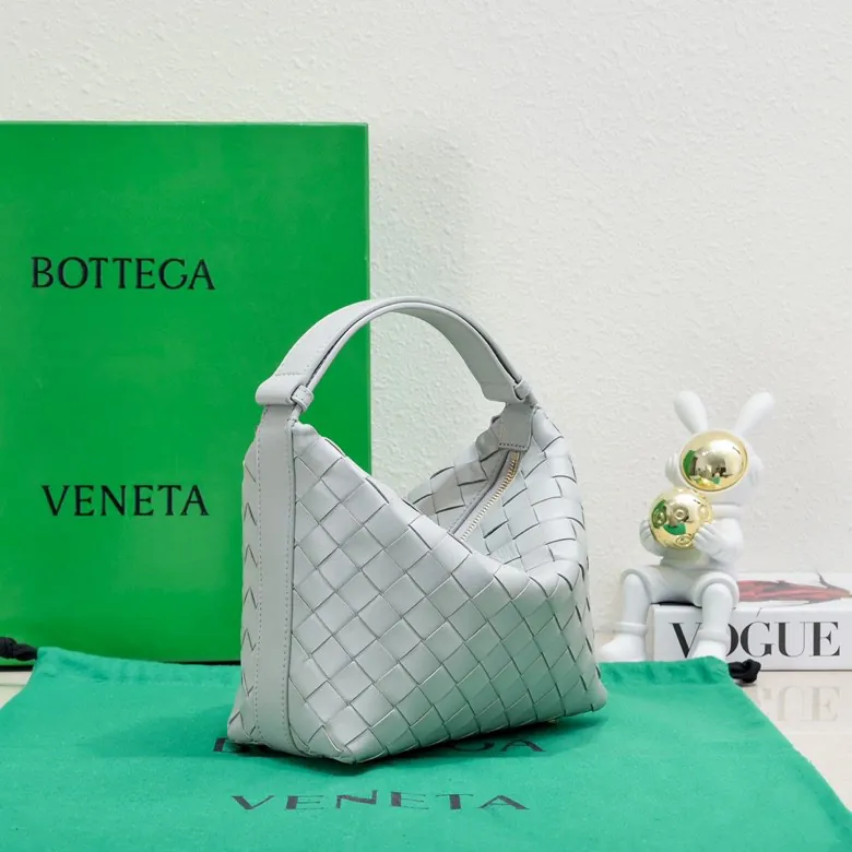 Bottega Veneta Shoulder Lunch Tote Intrecciato Craftsmanship