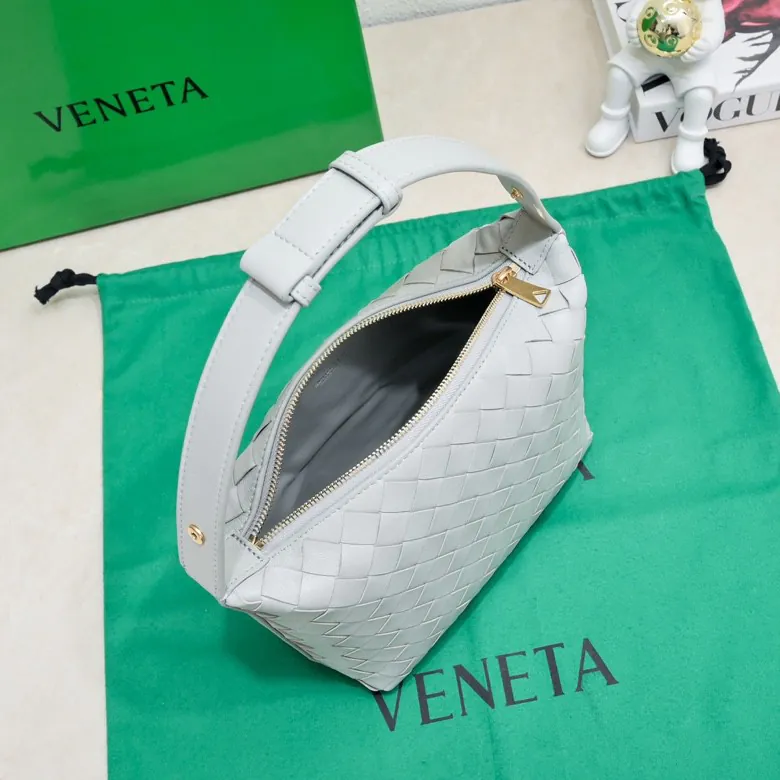 Bottega Veneta Shoulder Lunch Tote Intrecciato Craftsmanship