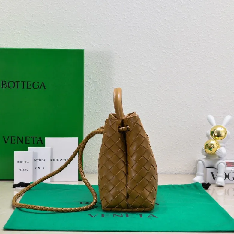 Intrecciato编织皮革小号手提包