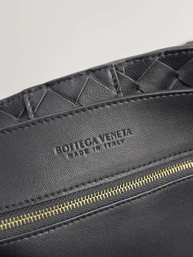 Bottega Veneta Summer Collection Andiamo Handbag