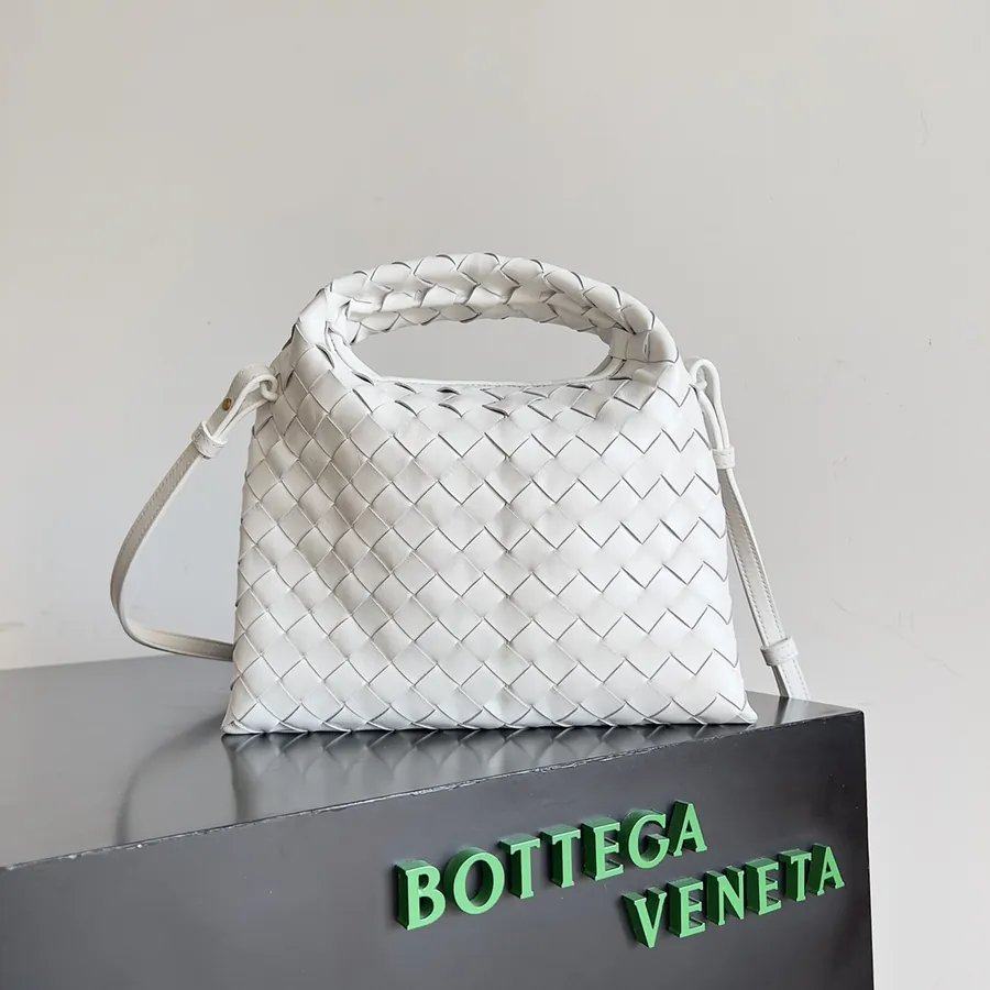 BV 24 Mini Hop Tote in Grained Calfskin