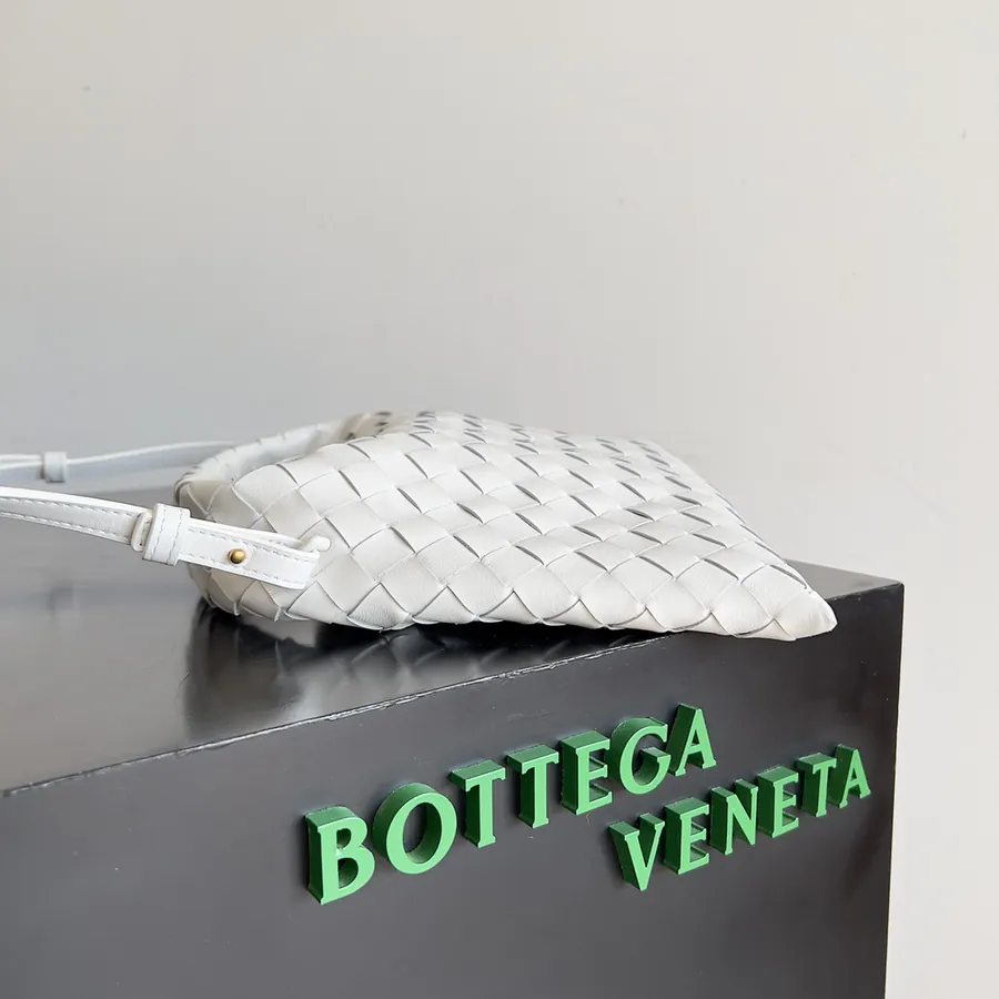 BV 24 Mini Hop Tote in Grained Calfskin