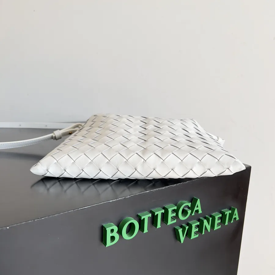 BV 24 Mini Hop Tote in Grained Calfskin