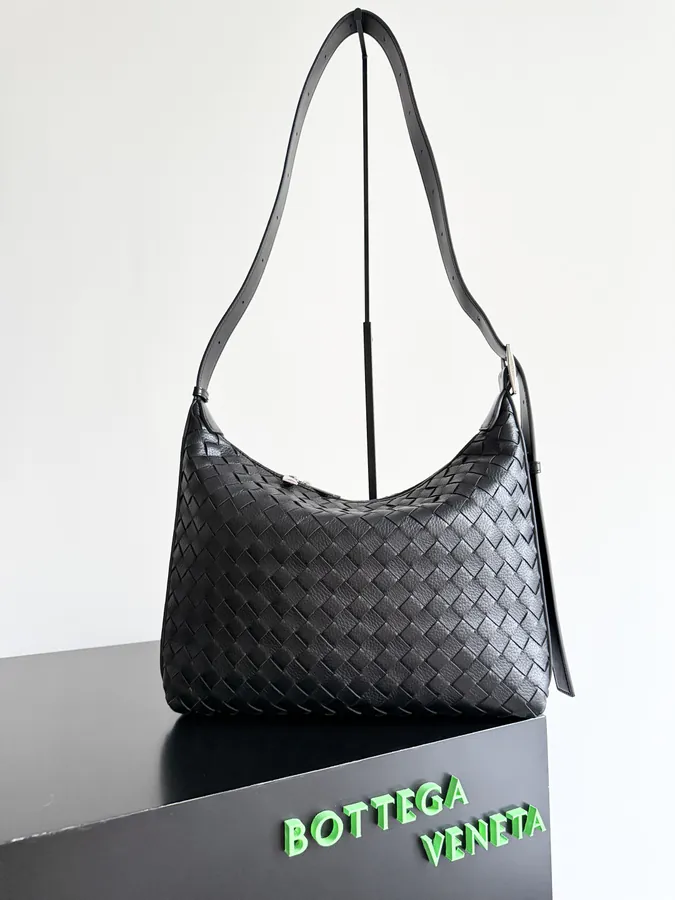 BOTTEGA VENETA Traveler Bucket Bag in Grained Calfskin