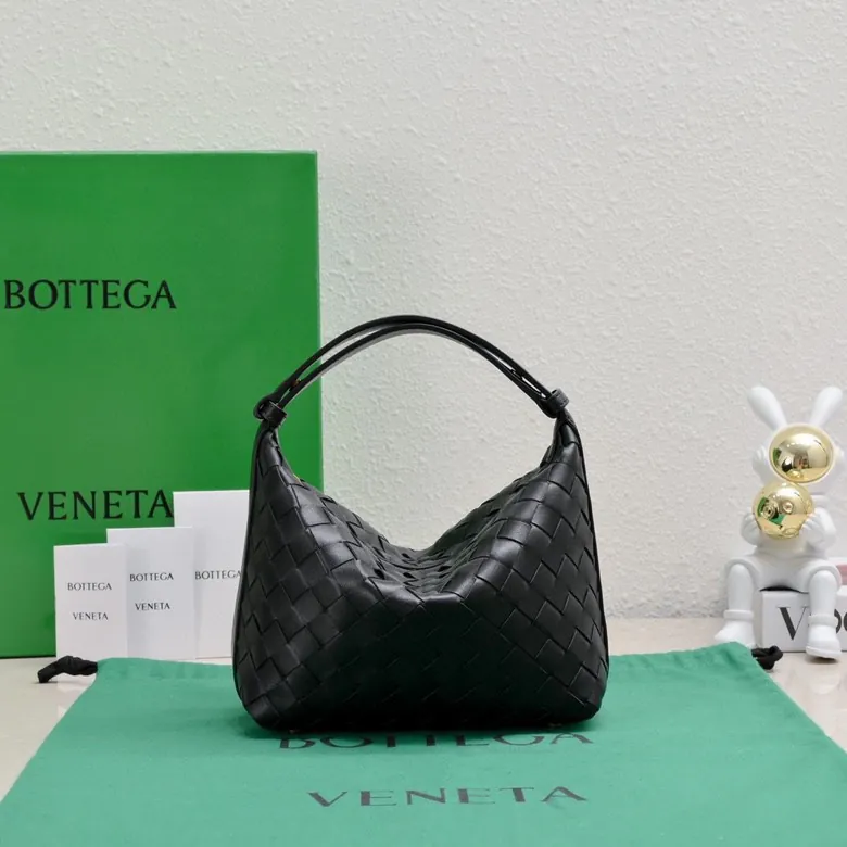 BvWallace Shoulder Lunch Tote Intrecciato Crafted, Happa Lamb Leather