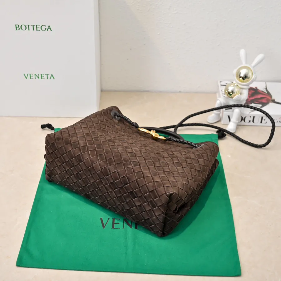 Bottega Veneta New Andiamo Bucket Bag
