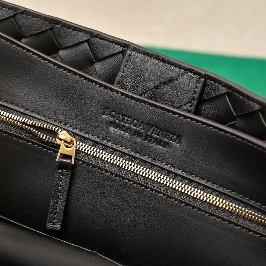 Bottega Veneta New Andiamo Bucket Bag