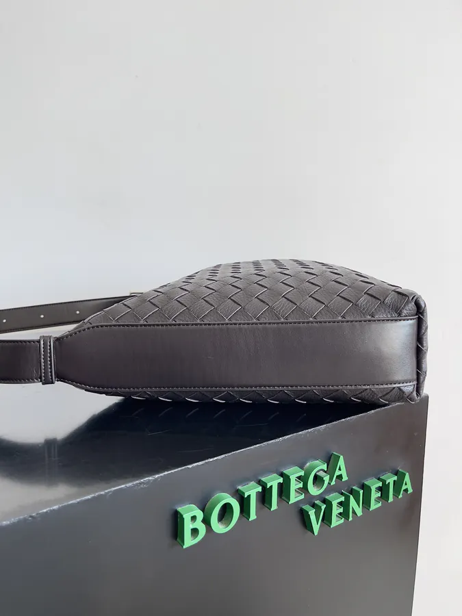 BOTTEGA VENETA Traveler Bucket Bag in Grained Calfskin