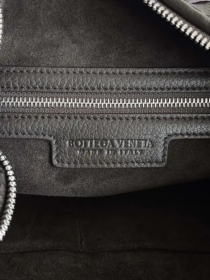 BOTTEGA VENETA Traveler Bucket Bag in Grained Calfskin