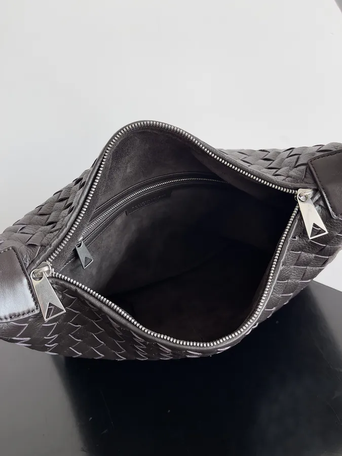 BOTTEGA VENETA Traveler Bucket Bag in Grained Calfskin
