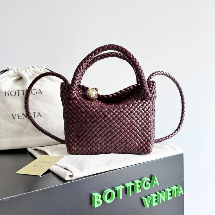 BV Classic Intrecciato Tote TOSCA