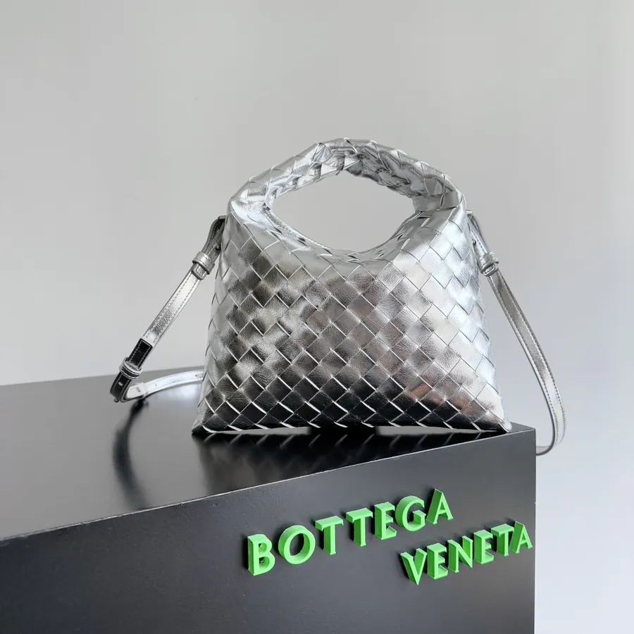 BV 24 Mini Hop Tote in Grained Calfskin