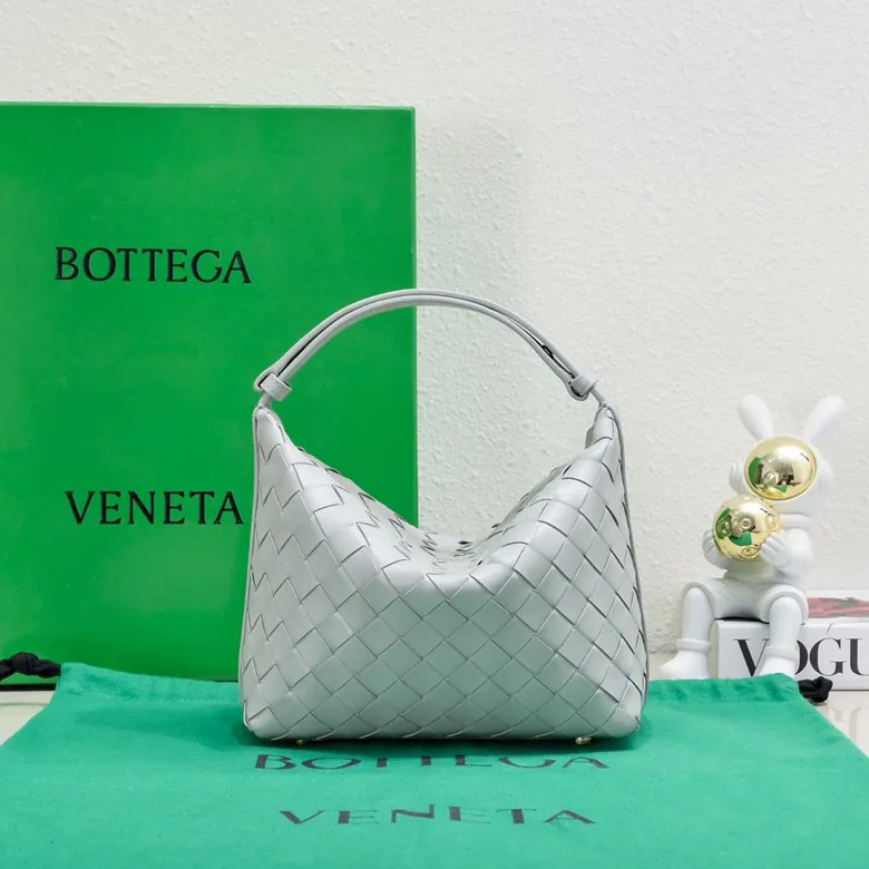 BvWallace Shoulder Lunch Tote Intrecciato Crafted with Happa Lamb Leather