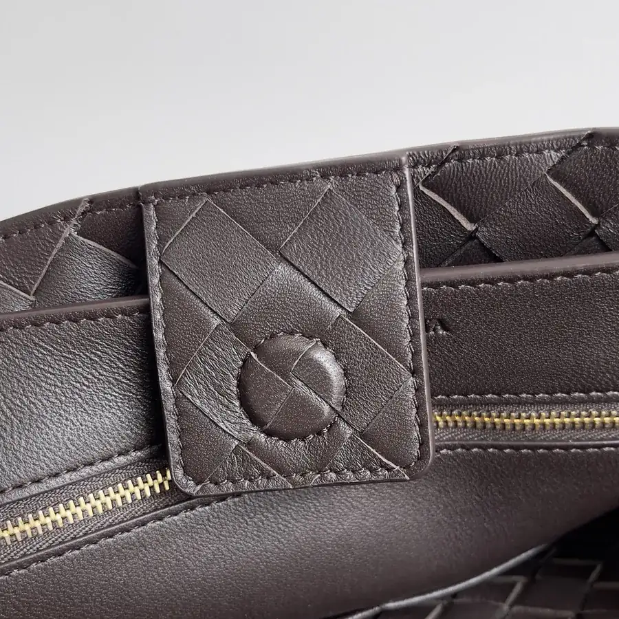 Bottega Veneta 2023 New Andiamo Bucket Bag