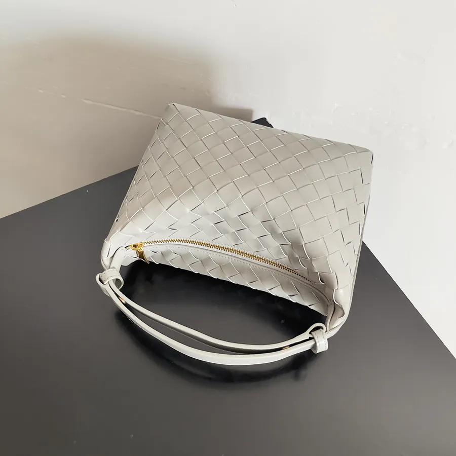 Bottega Veneta 2024 Trendy Bento Bag with Intrecciato Craftsmanship