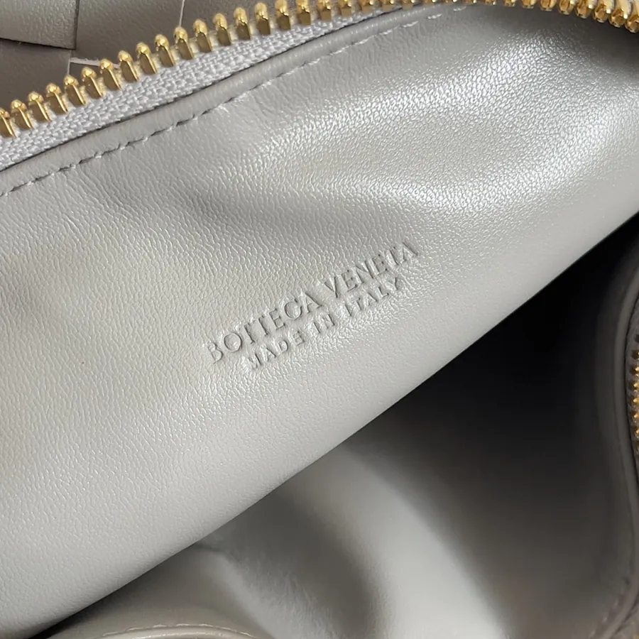 Bottega Veneta 2024 Trendy Bento Bag with Intrecciato Craftsmanship