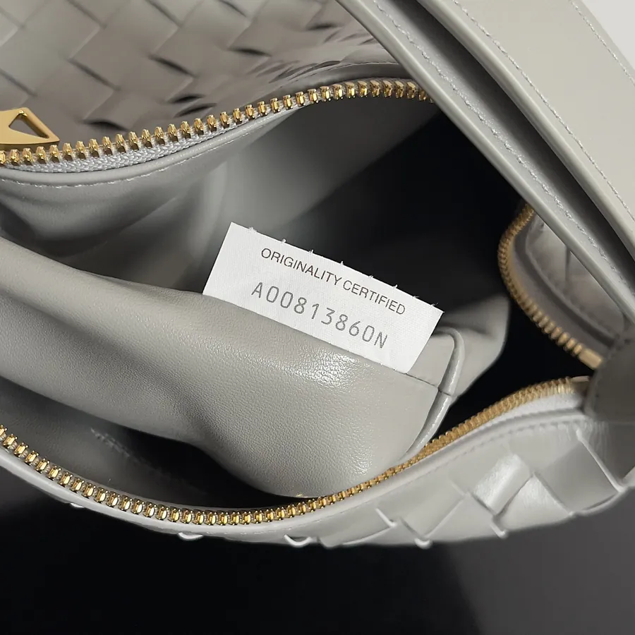 Bottega Veneta 2024 Trendy Bento Bag with Intrecciato Craftsmanship