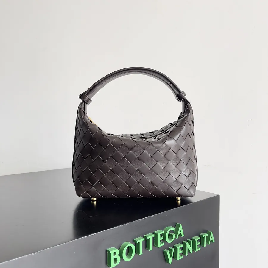 Bottega Veneta Naa Small Lamb Leather Lunch Bag