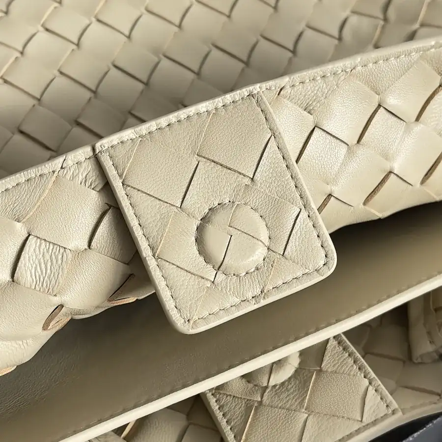 Bottega Veneta 2023 New Andiamo Bucket Bag