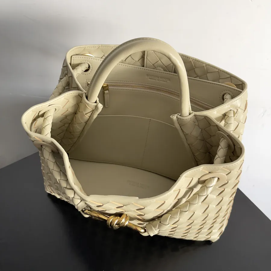Bottega Veneta 2023 New Andiamo Bucket Bag