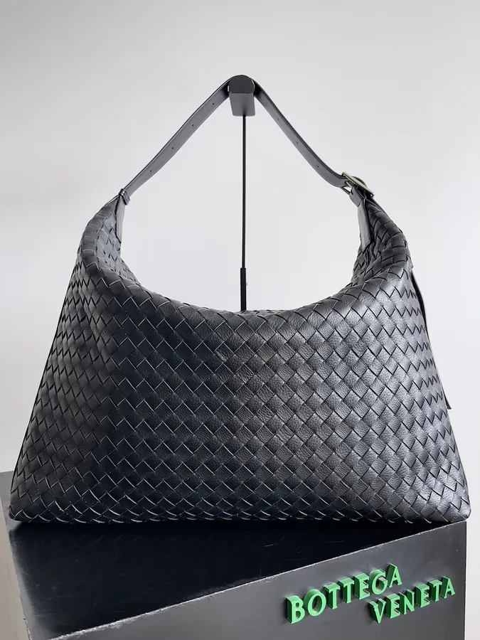 BOTTEGA VENETA Traveler Bucket Bag in Grained Calfskin
